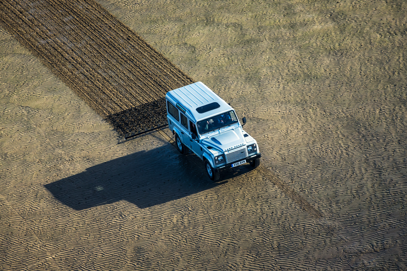 Illustration for article titled A Gigantic Sand Drawing Is How Land Rover Said Farewell To The Defender